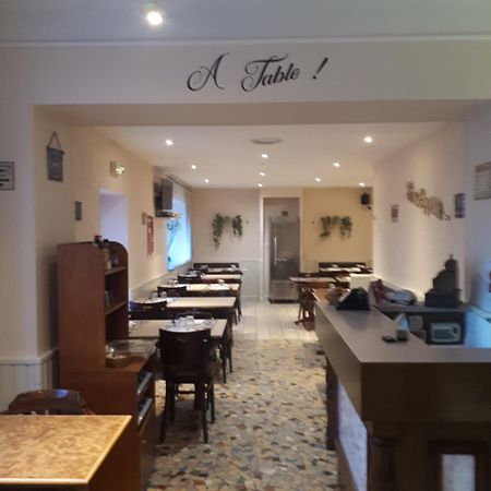 Hotel Restaurant Le Centre Comblanchien Exterior foto